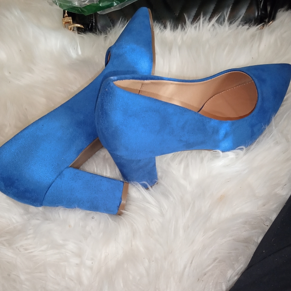 Shoes - Picture 2 of 4